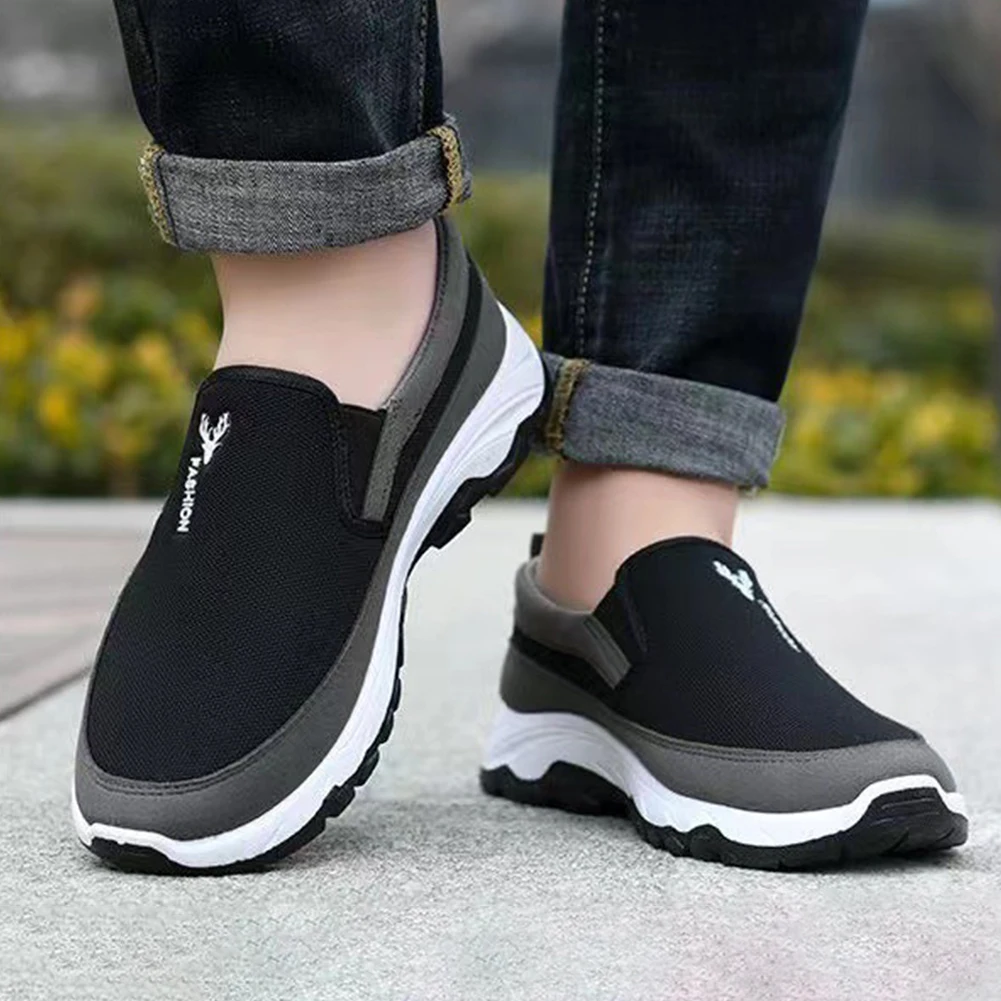 2024 Lightweight Men Casual Shoes Breathable Slip on Male Casual Sneakers Anti-slip Men's Flats Outdoor Walking Shoes Size 39-44