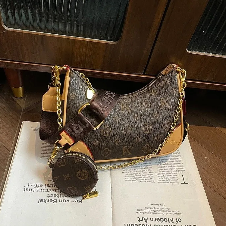 

Timeless Shoulder Bag For Ladies In Genuine Leather, Elegant Design With Adjustable Length By Famous Designer