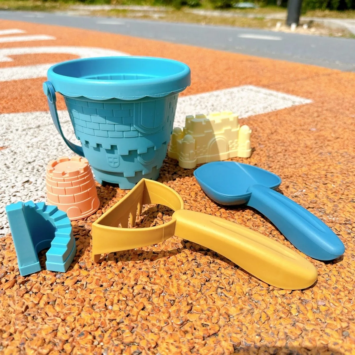 Ensemble de jeu de sable de plage pour enfants, Kit de jouets d'eau pour bébé avec seau de fuite de sable, outils de creusement, véhicules de plage pour le bord de mer, jouet d'extérieur amusant