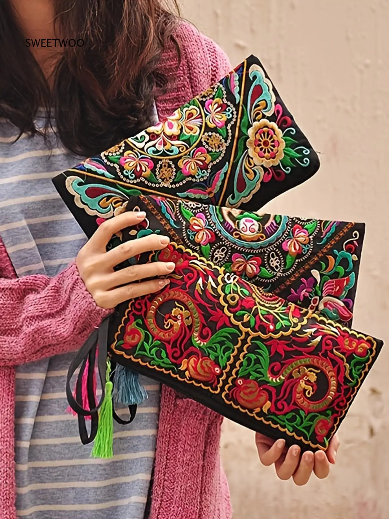 Women Vintage Ethnic Wristlet Purse Heavy Embroidery Floral Dragon Pattern Color Tassel Clutch Handbag