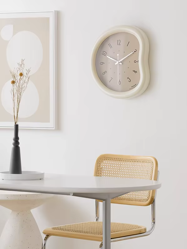 Horloge murale crème sans poinçonnage pour salon