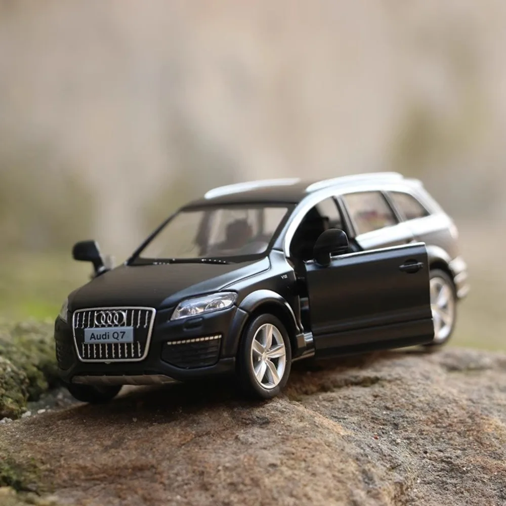 Scale 1/36 Audi Q7 SUV Model Car Toy Diecast Metal Doors Opened Pull Back Off Road Vehicle Models Toys Collection Kids Gifts