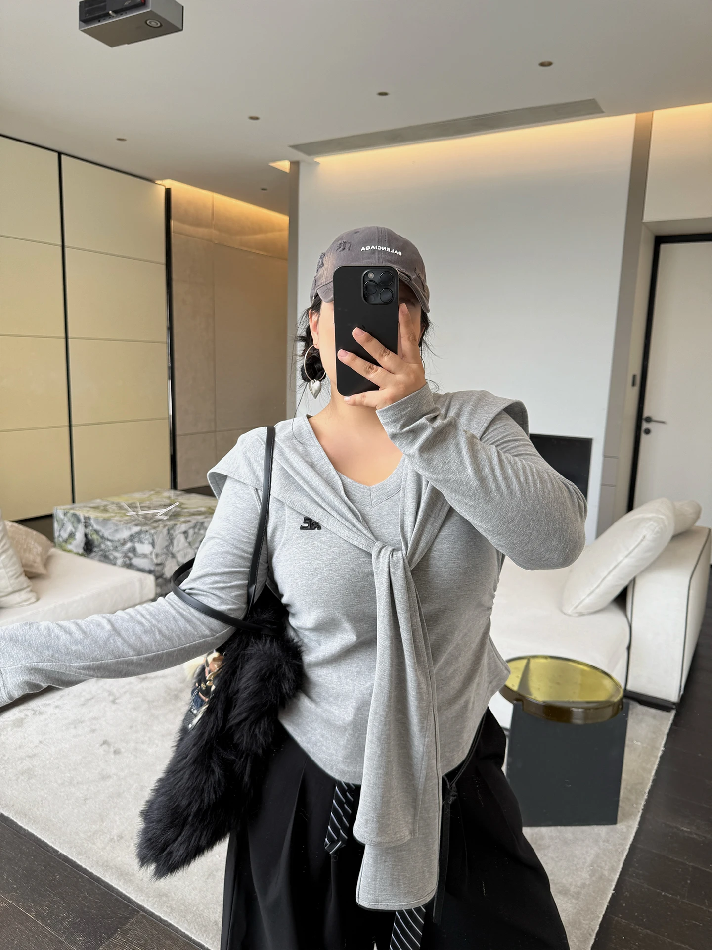 

Модная женская футболка больших размеров с V-образным вырезом, осенняя, приталенная, с драпировкой на плечах, для повседневной носки, с длинным рукавом, стандартного кроя