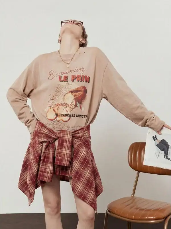 

Женская свободная футболка с принтом «Нож для хлеба» и эффектом спрей-окрашивания, песочного цвета, новинка весенней коллекции, винтажный стиль, с длинным рукавом и круглым вырезом