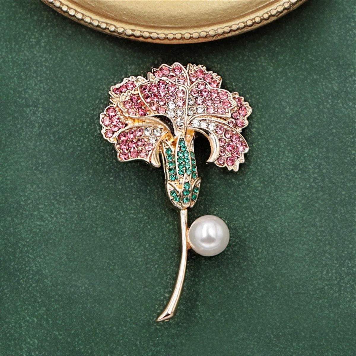 1Pc Creative Unique Carnation Brooch Romantic and Elegant Flower Pin Gorgeous Luxury Jewelry Accessories Birthday Party Gift