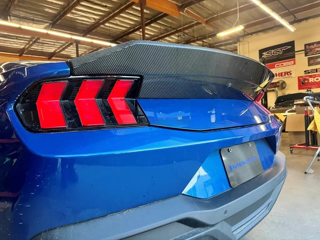 

For Mustang Dry Carbon Fiber Rear Spoiler Wing Roof Wing AC Style Car Accessories Body Kit for Mustang 2024