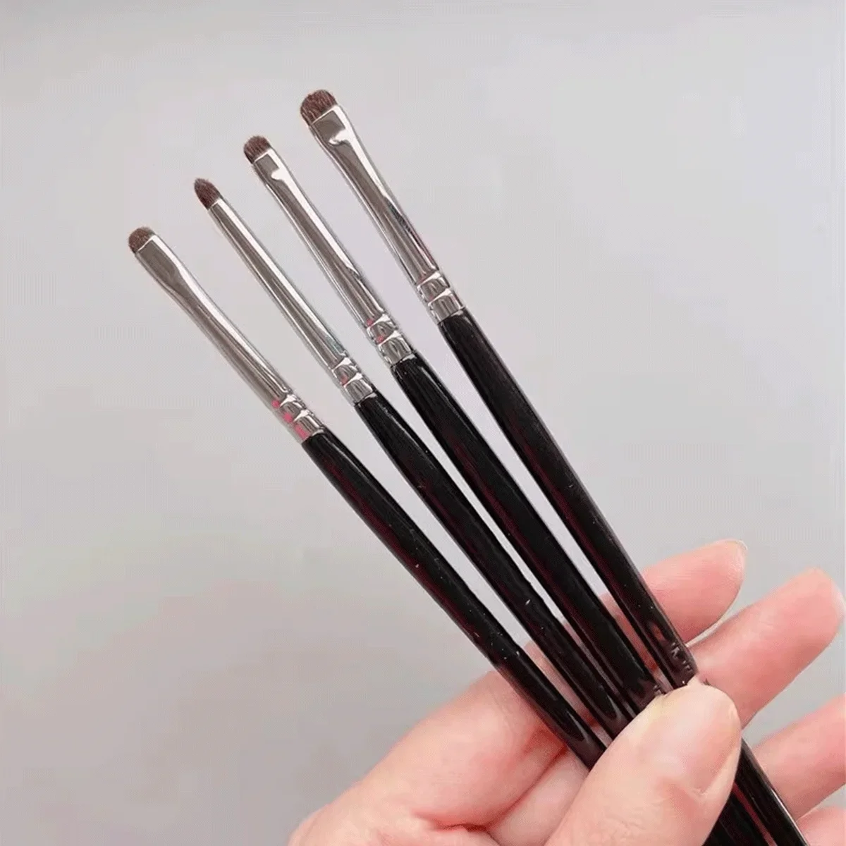 4Pcs Eye Detail Brushes Set, Eyeshadow Brushes, Detail small Eyeshadow Make up, Soft Eyeliner Brush, Perfect Eye Makeup Tools