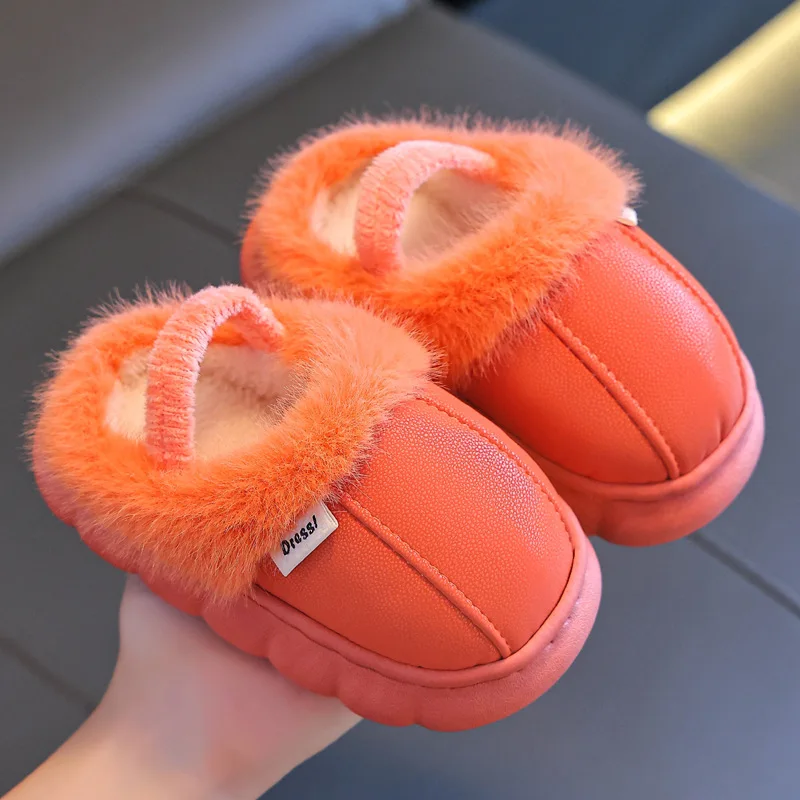 Pantofole in cotone per bambini tinta unita inverno Indoor antiscivolo confortevole Baby Fuzzy House Slipper bambini pantofole pelose in pelliccia