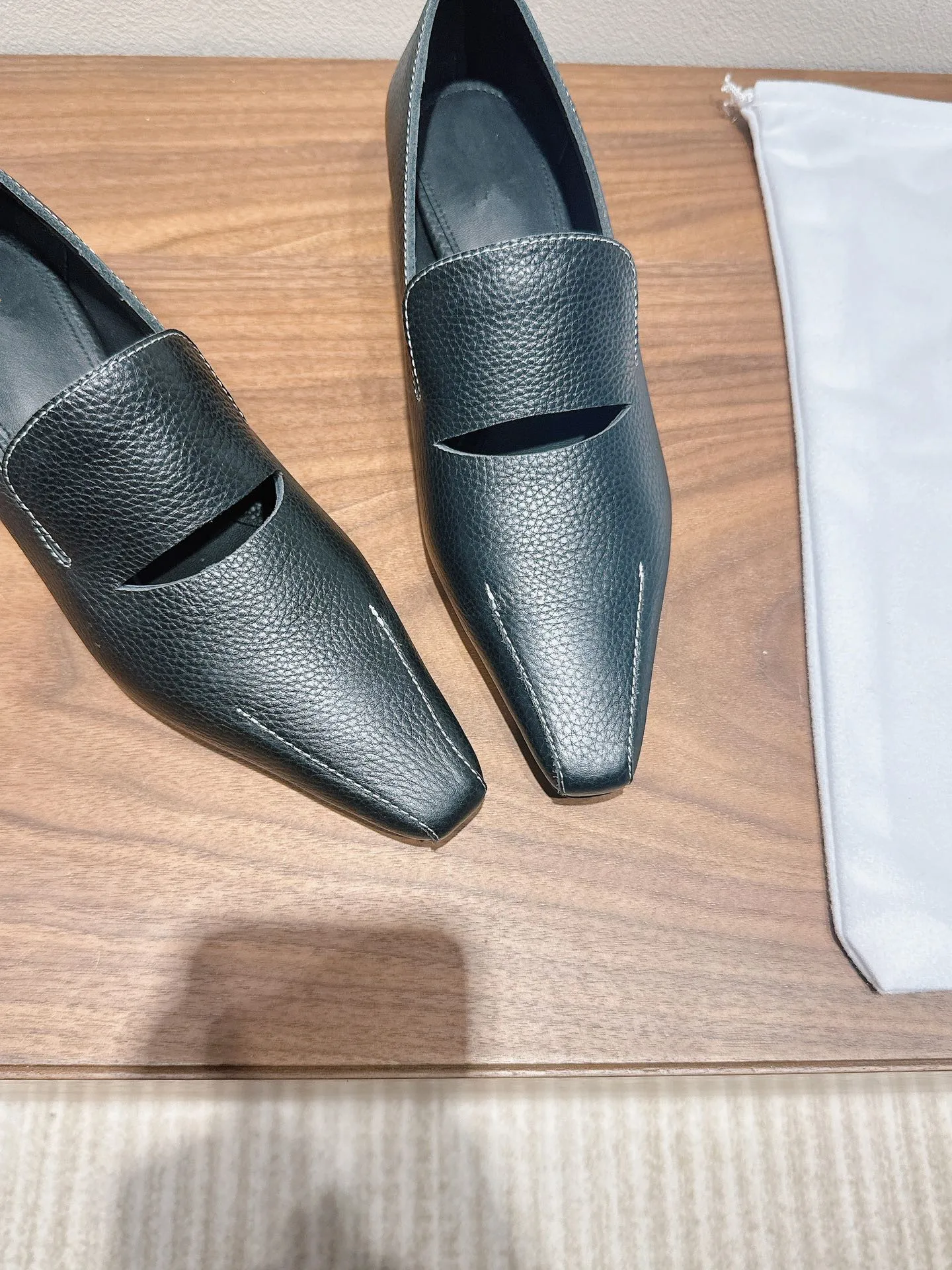 Luxury Totem* Brands Shoes For Women Simple Solid Color Design Genuine Leather Low Heeled Shoes Causal Slip On Top-quality Shoes