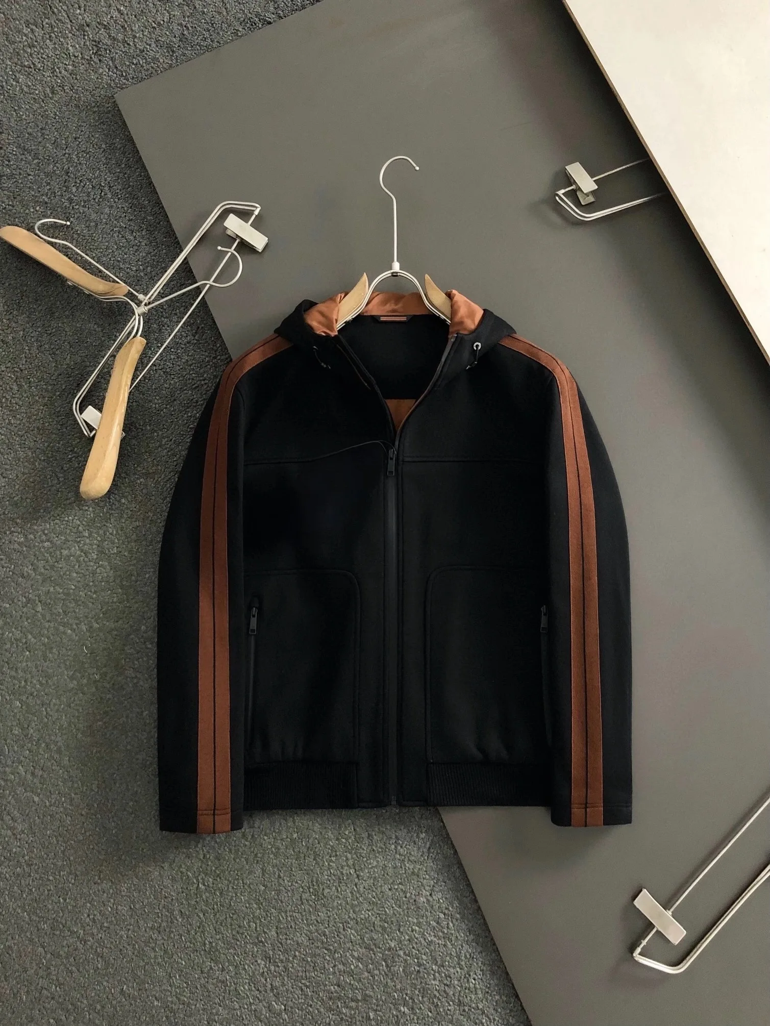 

Итальянская мужская осенне-зимняя легкая роскошная двухцветная шерстяная шляпа с воздушным слоем, верхняя одежда Jaet MHTO, подставка