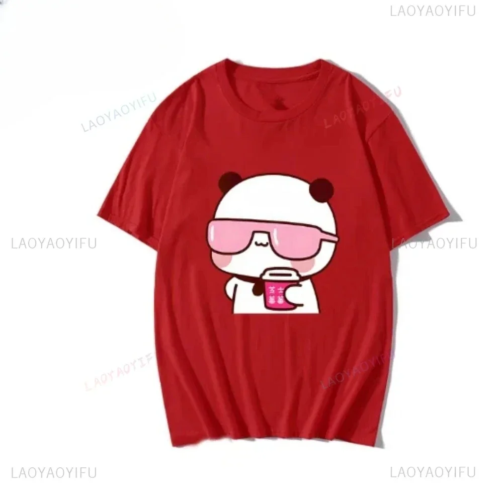 Coppia Tee Bubu sta guardando film e tè al latte con t-shirt Dudu Cartoon Cute Graphic Tees for Ladies Kawaii Cotton Unisex Tops