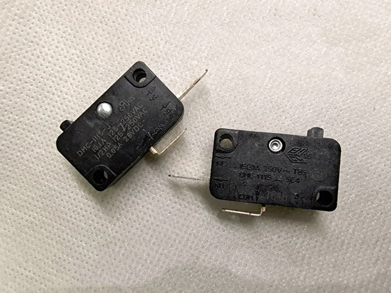 

Оригинальный новый 100% микропереключатель DMC-1115-J, позолоченный контакт 10,1A250VAC, нормально открытый
