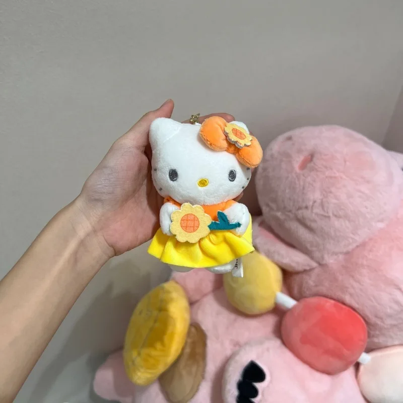 2025年新作 かわいいハローキティ ひまわりぬいぐるみ 日本サンリオ漫画 バックパックペンダントキーホルダー 子供の誕生日プレゼント