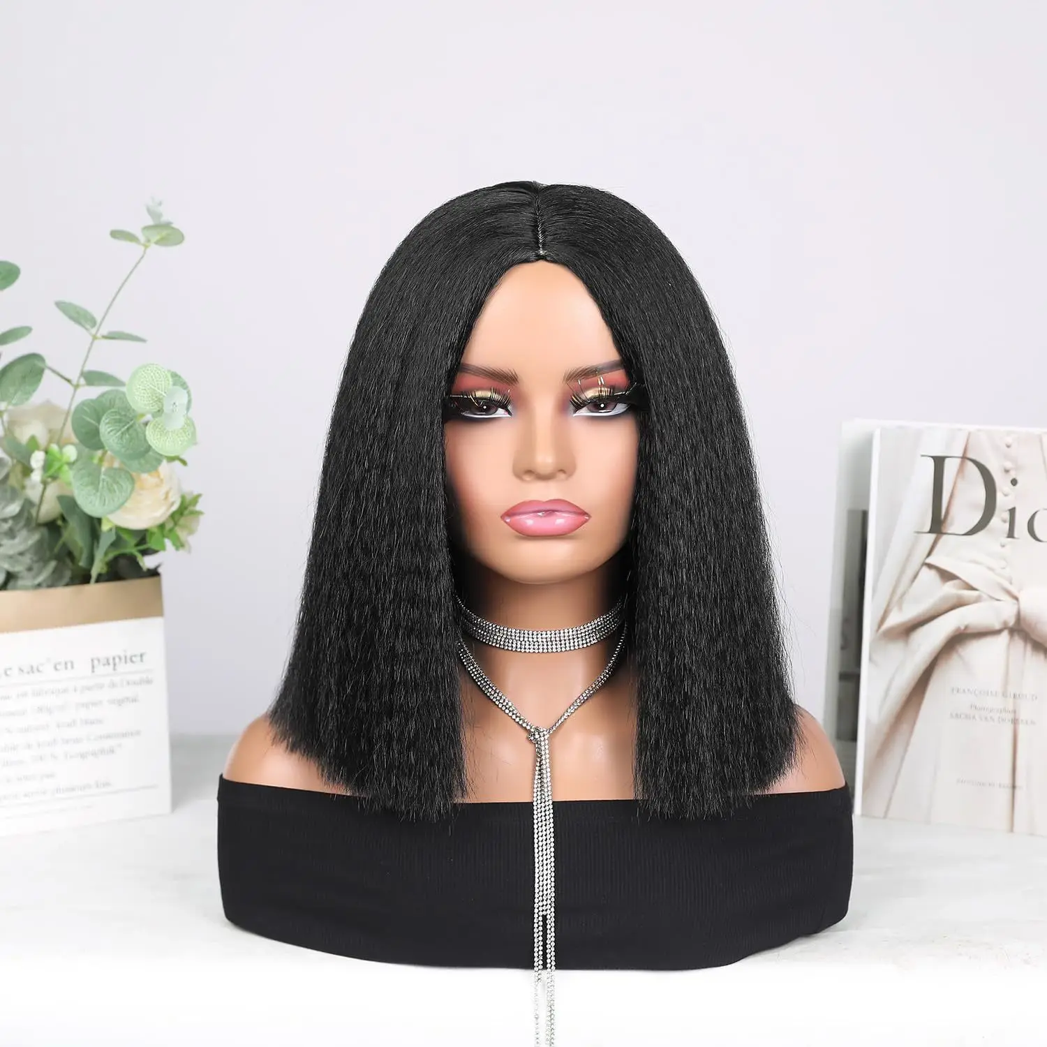 perruque-synthetique-courte-et-droite-volumineuse-yaki-pour-femmes-perruques-de-cosplay-et-de-fete-a-l'aspect-naturel-postiche-respirant-avec-bonnet-integre