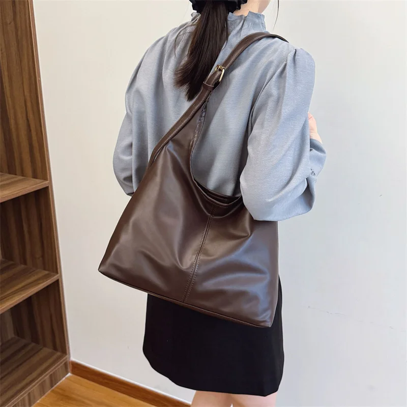 Vintage-Umhängetasche mit großem Fassungsvermögen für Damen mit weicher, solider Umhängetasche, Retro-Einkaufstasche für den Pendelverkehr – Detail 12