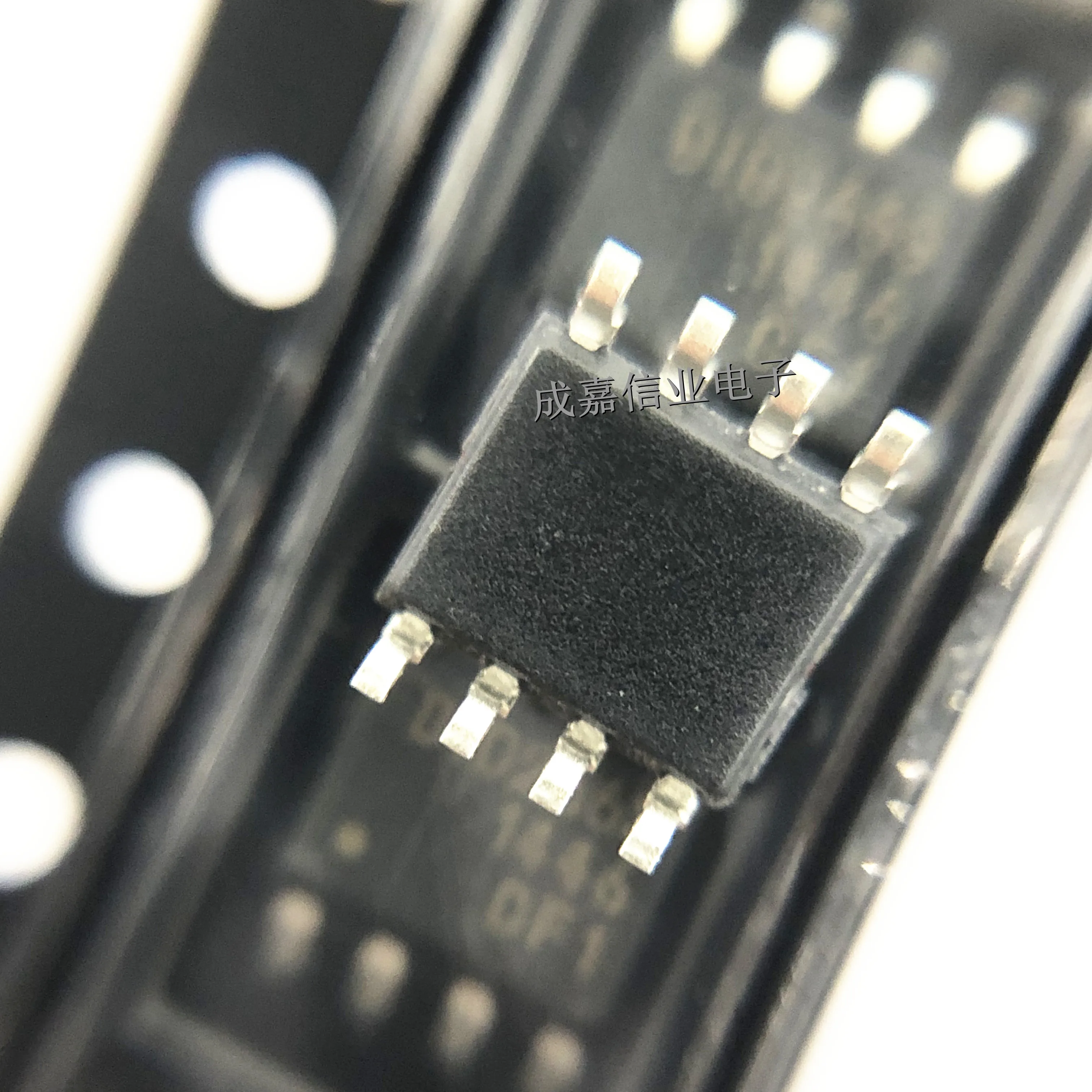 10pcs/Lot DIO2663CS8 SOP-8 DIO2663 Video Amplifiers Three Channel High DefinitionVideo Filter Driver