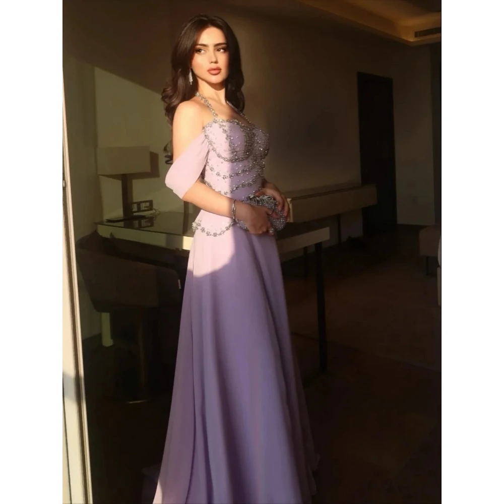 ชุดราตรีสีม่วงไลแลค ดีไซน์หรูหรา สายคล้องคอ ไร้แขน ประดับลูกปัด จับจีบ ทรงเอไลน์ ชุดออกงานพรอม ชุดราตรีแบบอาหรับ ชุดงานเลี้ยงอย่างเป็นทางการ รับตัดตามสั่ง