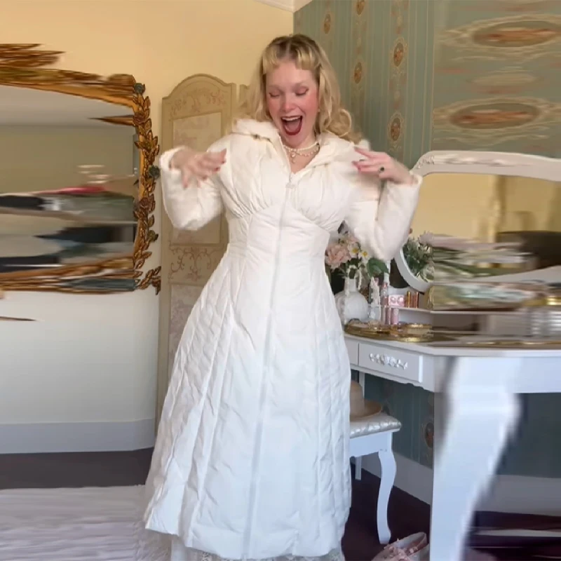 2025 بلون طويل القطن سترة أنيقة تحمل شعار لعبة البيسبول شيك ألف خط Cinched الخصر فستان دافئ الخريف الشتاء خمر حفلة المرأة ملابس خارجية