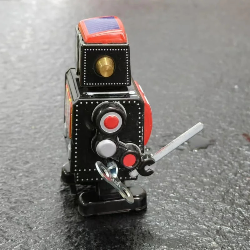 [Funny] Classic collection Retro Clockwork Wind up Metal Walking Tin Toy Warrior robot Mechanical kids christmas gift