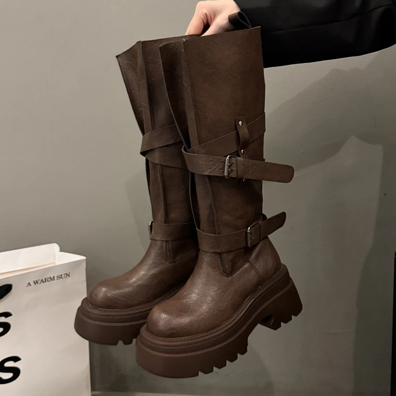 

Высокие сапоги в корейском стиле с пряжкой на ремне для женщин, осенне-зимние новые высокие сапоги до колена, модные рыцарские сапоги на толстой подошве