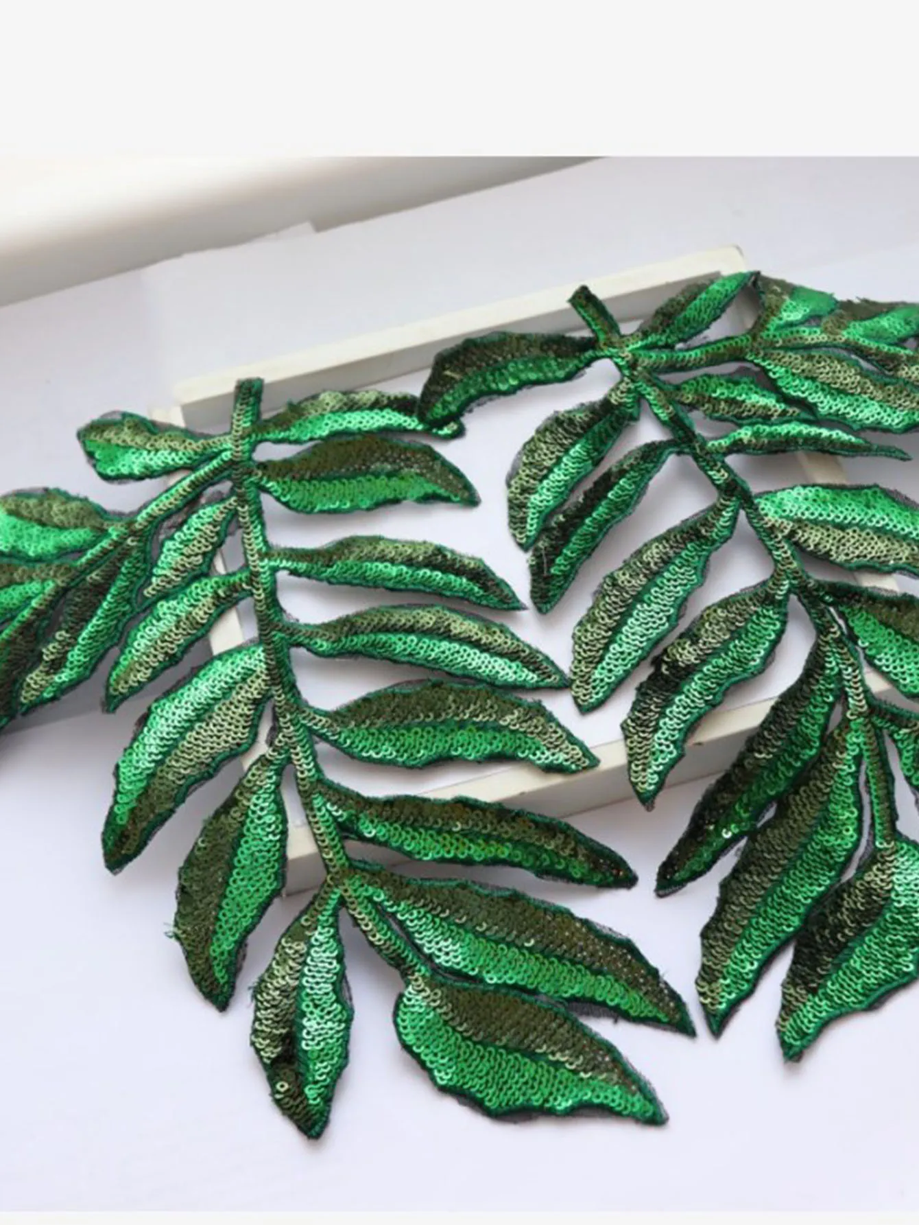 1 Piece Fashion Green Sequins Leaf Parch For Costume Dress Coat Iron On Patch for Clothing