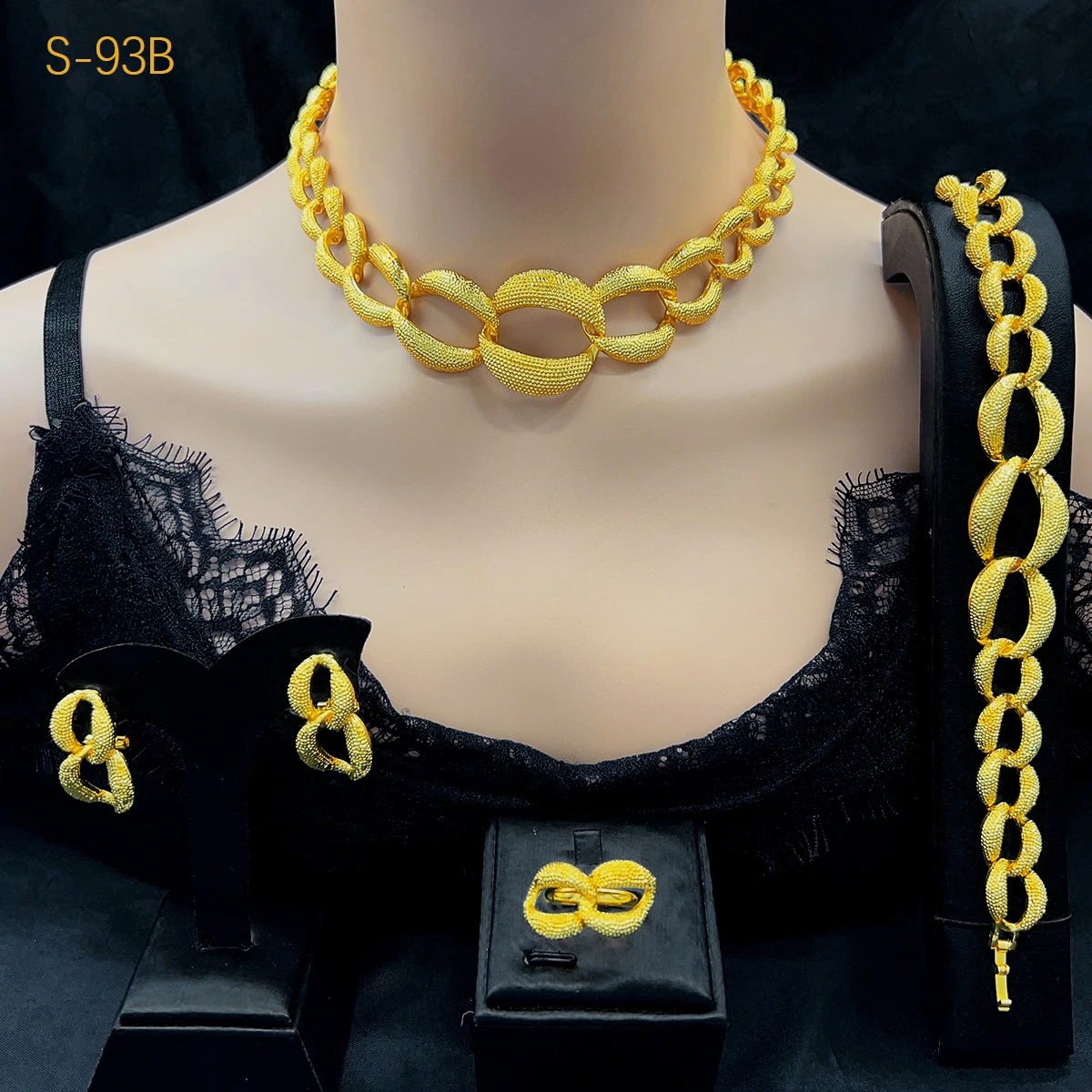 فرنسا دبي 24k الذهب اللون طقم مجوهرات للنساء الفاخرة الزفاف الزفاف قلادة وأقراط مجموعة الأفريقية المختنق هدايا الحفلات