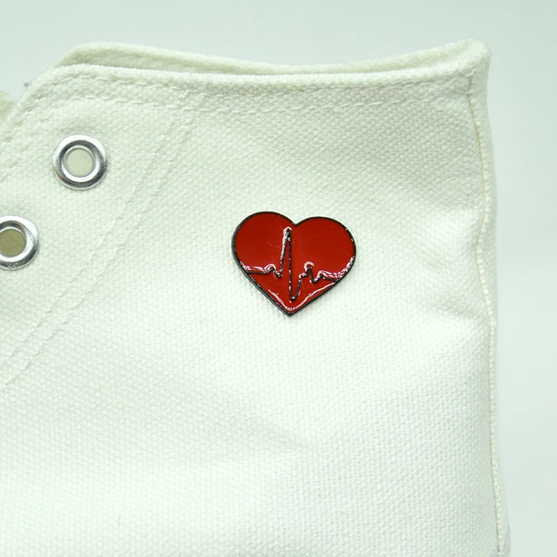 Pin de esmalte de medicina divertido para hombres y mujeres, insignia de metal, broche de solapa de ropa punk, cardiograma de amor rojo de dibujos animados, regalo para niños