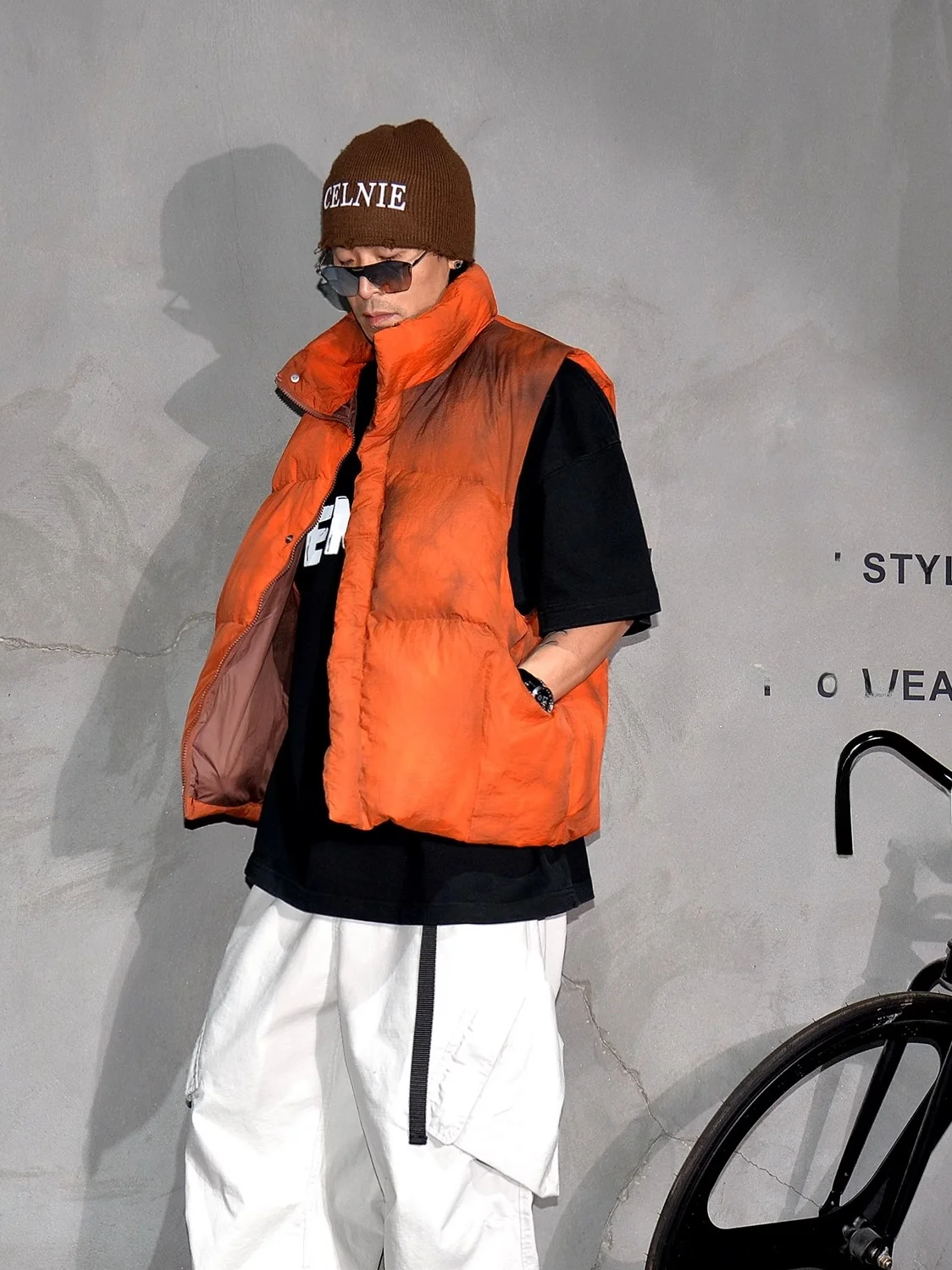 

Vintage Urban Sle Men's down Vest Svel Stand Collar Durable Polyester Fabric Faionable y oulder Pad Vest