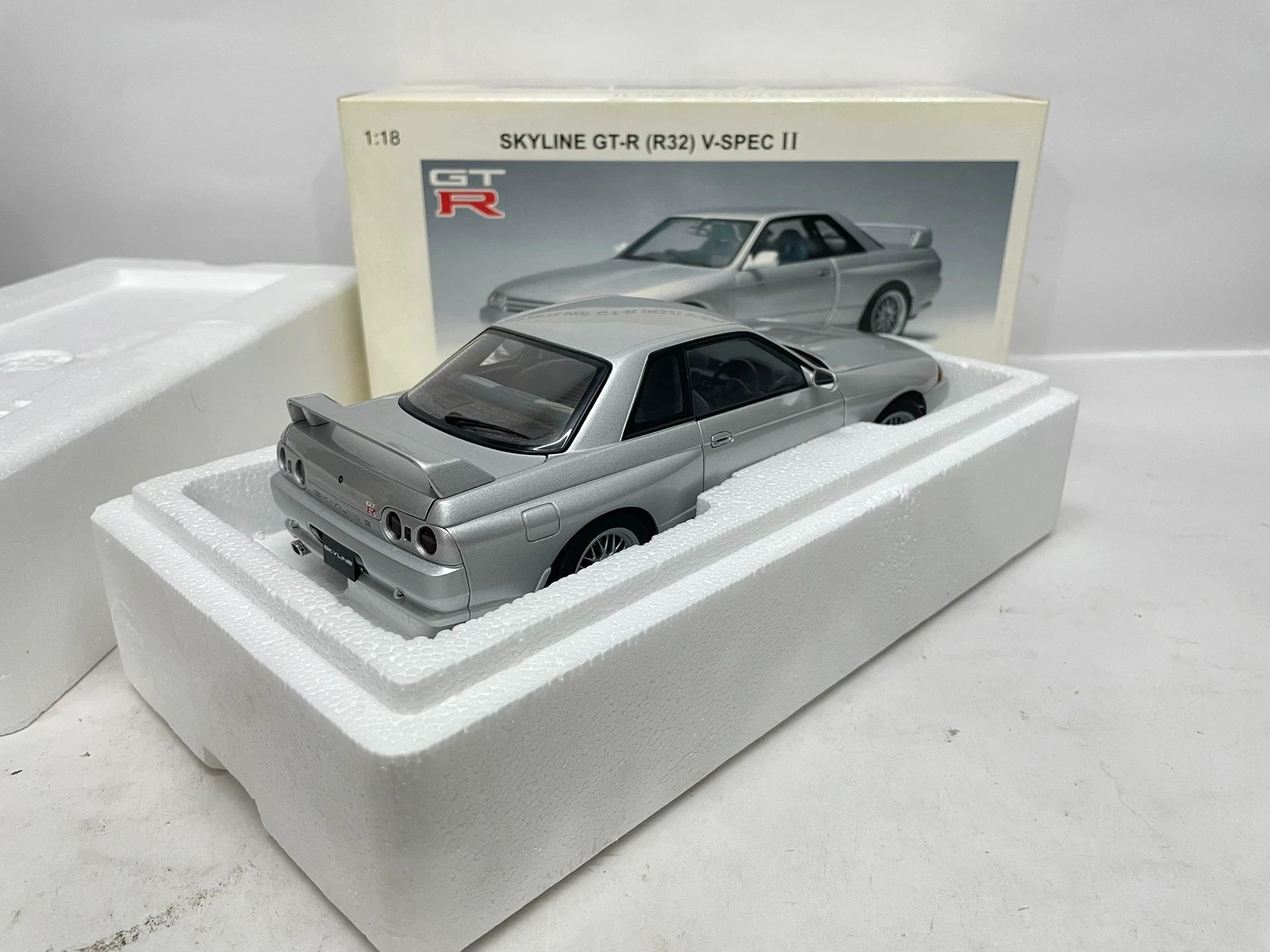 Autoart 1:18 Skyline R32 v-spec II Simulation d'argent édition limitée tout ouvert alliage métal statique modèle de voiture jouet cadeau