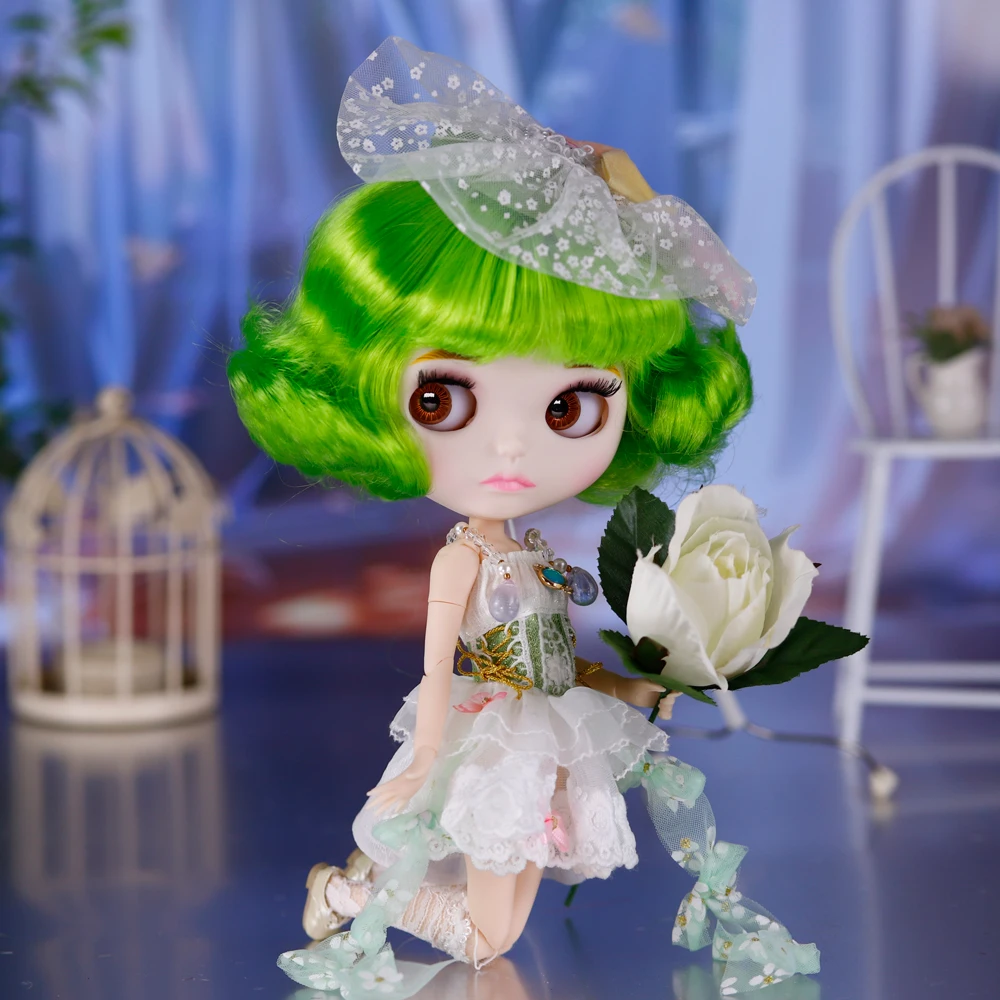 

Кукла ICY DBS Blyth 1/6 с светлой кожей, короткими прямыми волосами, большим бюстом и открытыми суставами, в продаже.