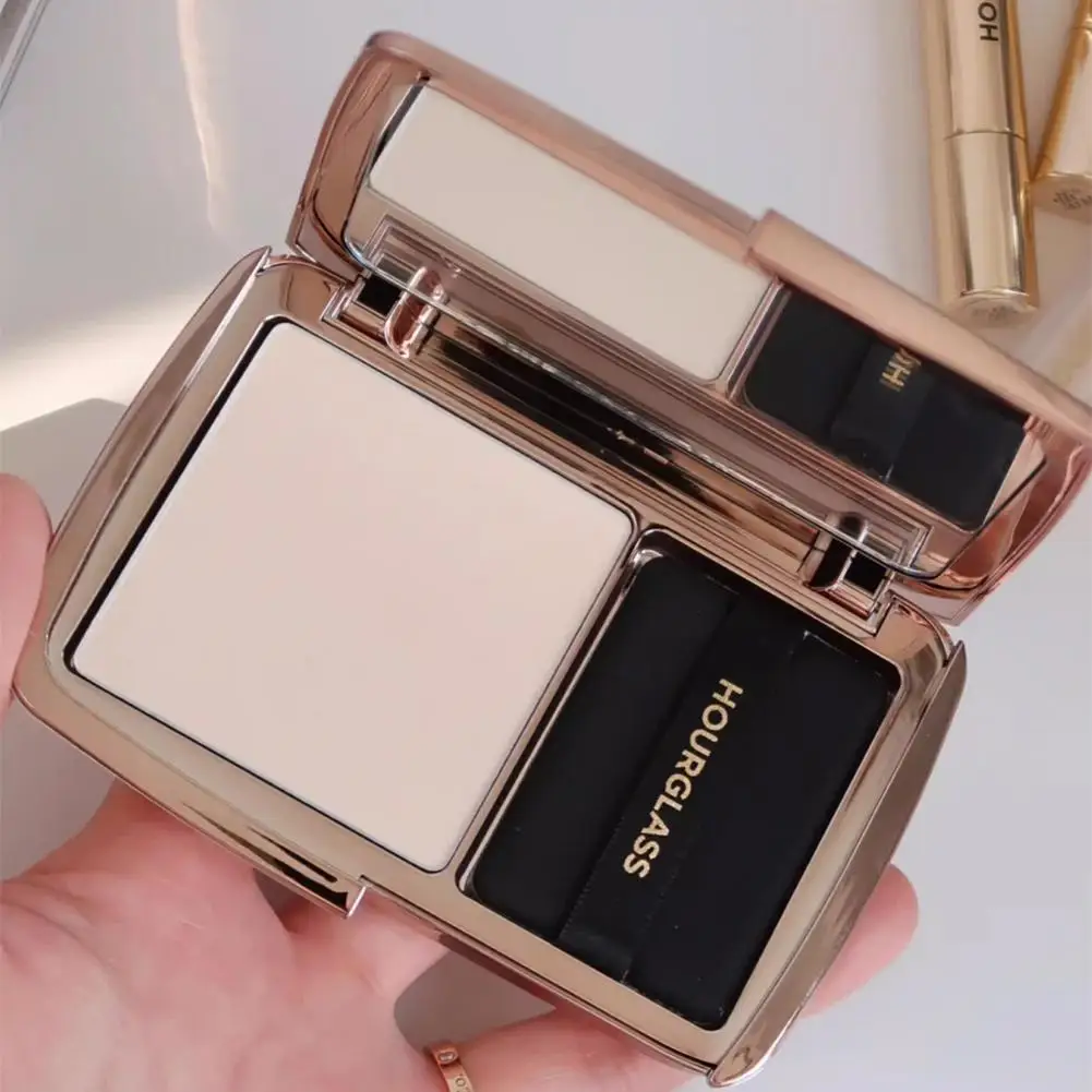 แป้งฝุ่นอัดแข็งเนื้อละเอียด 10.5 กรัม ยี่ห้อแท้ Hourglass Vanish Airbrush ควบคุมความมัน ติดทนนาน เนื้อบางเบา โปร่งแสง สำหรับเซ็ตเมคอัพ
