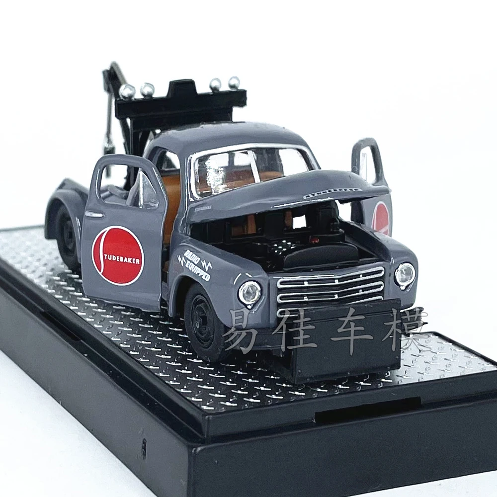 M2 Machines 1/64 1949 studebaker 2R Truck  Die-cast alloy car model collection display child gift