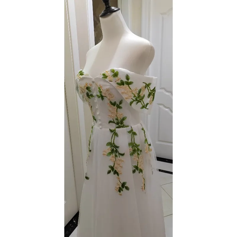 Vestido de noite de banquete 2025 novo verão branco vestido de um ombro, adequado para uso diário para parecer fino, médio a longo vestido de anfitrião