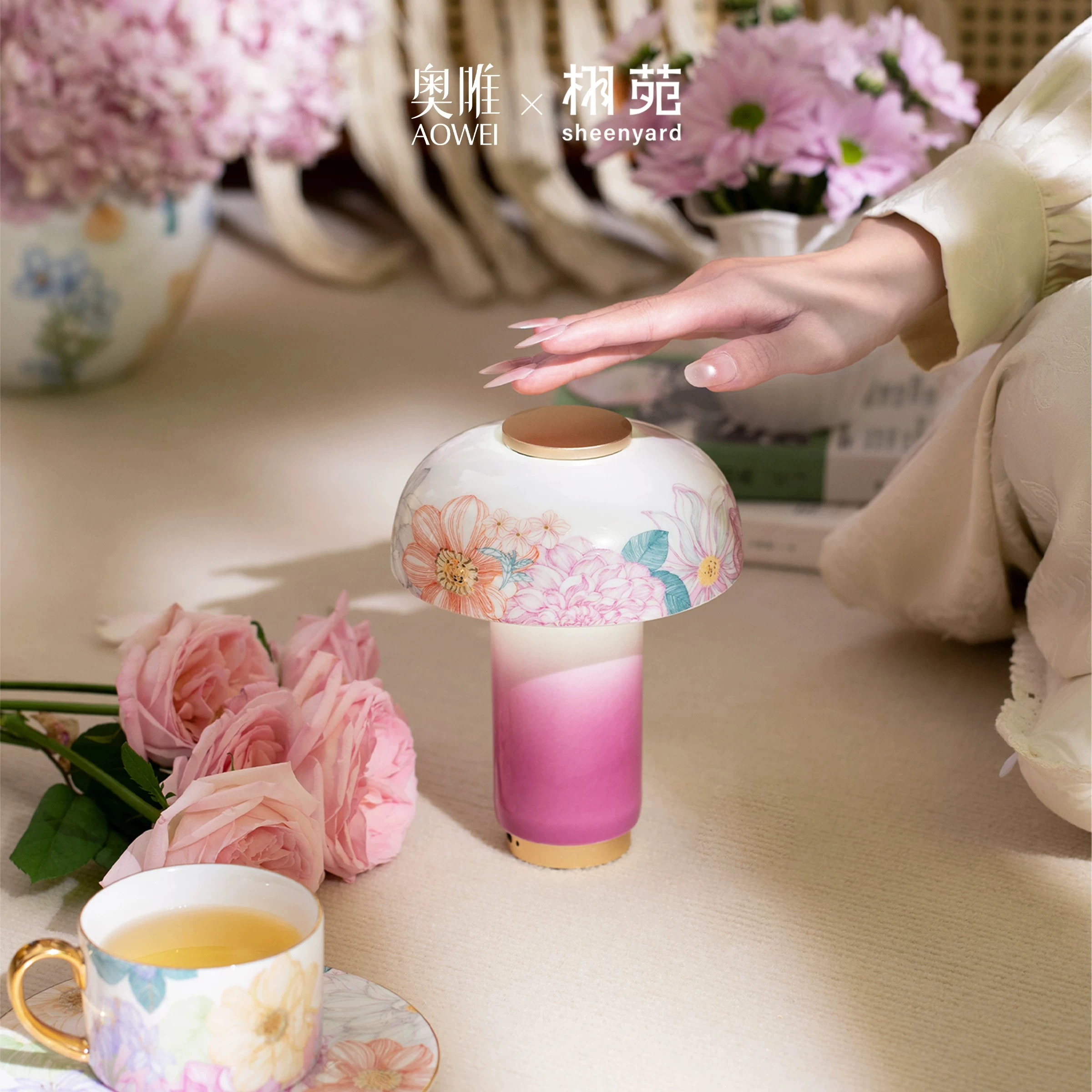 High-End Ceramic Chinese Style Handmade Glazed Charging Table Lamp with Infinite Dimming Feature for Atmosphere Decoration
