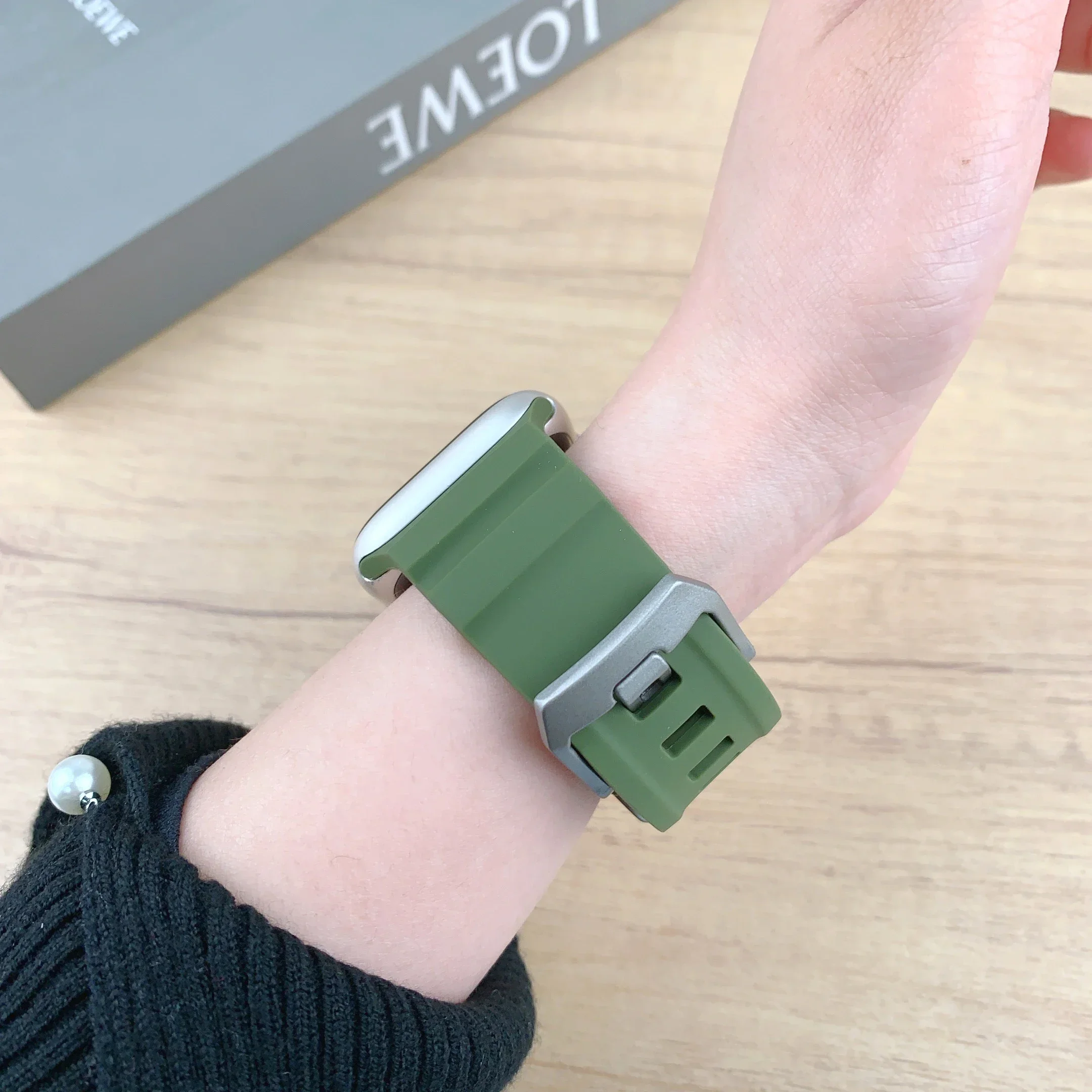 Sport Silicone Band For Apple Watch Ultra 2 10 9 8 7 6 SE 5 4 Titanium Metal Bracelet Strap For iWatch 42mm 44mm 45mm 46mm 49mm