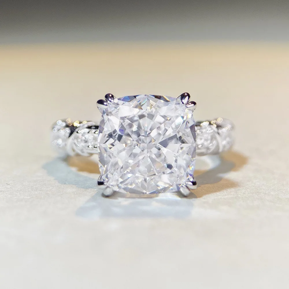 

S925 Silver Plated 18K White Zirconia Ring with Fashionable, Simple and High Grade Ins Style