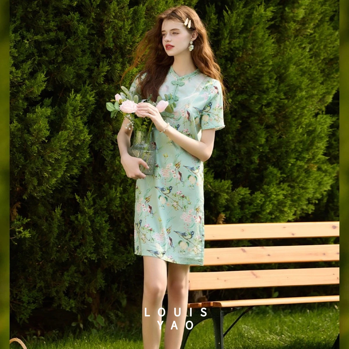 

Платье LOUISYAO из тюля с принтом и декором, женское, лето 2025, винтажное, с воротником-стойкой, миди, повседневное, для отпуска, уличный стиль