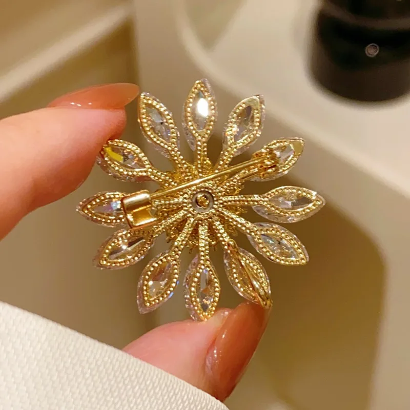 بروش عباد الشمس الفاخر القابل للدوران من Shining U Light للنساء هدية إكسسوارات عصرية #6