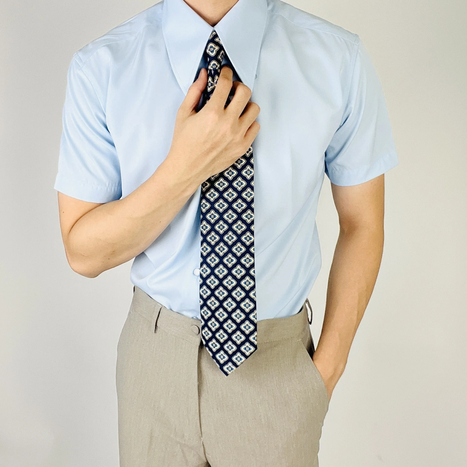 

Мужская итальянская рубашка с острым воротником, скрытыми пуговицами, однотонная, универсальная, немнущаяся, летняя.