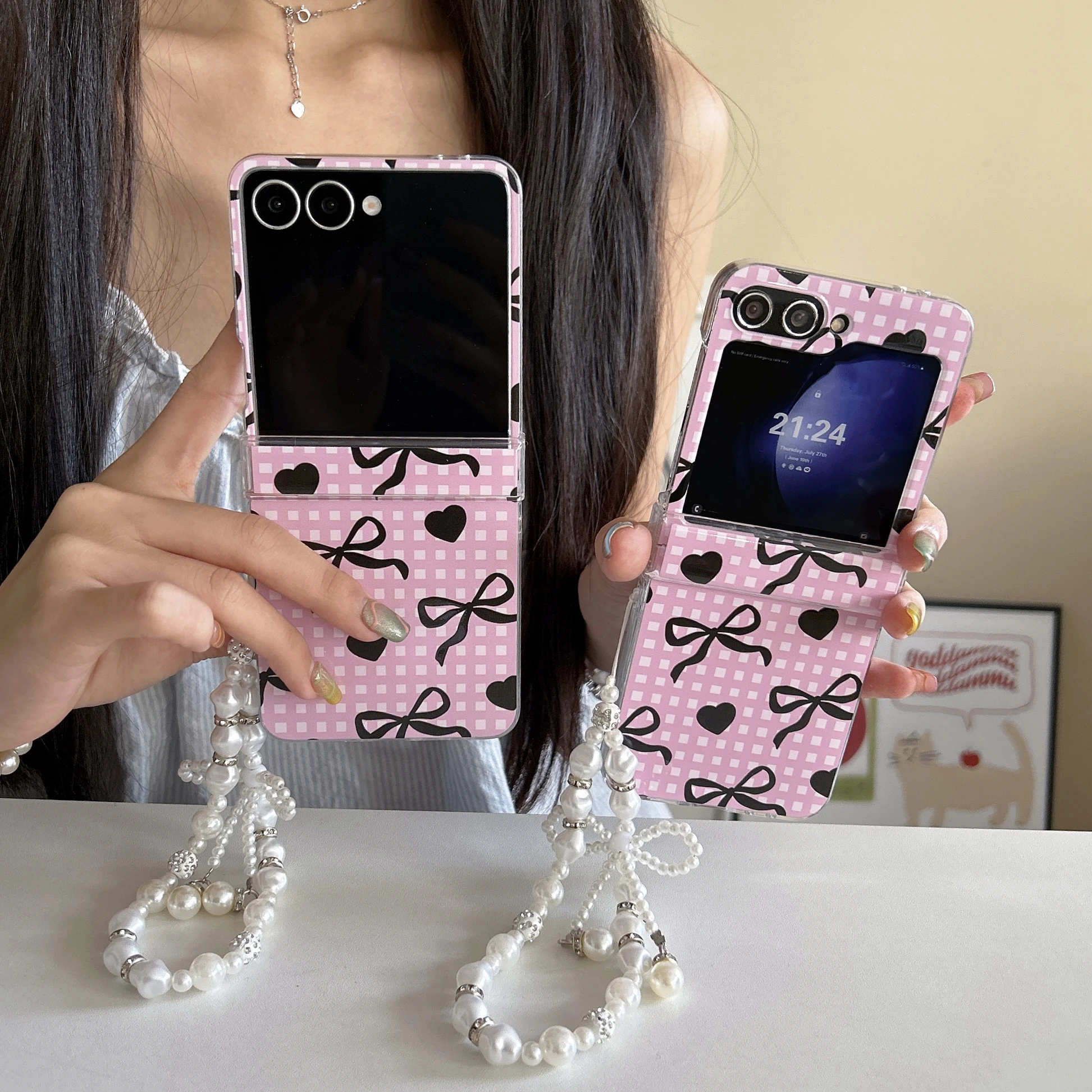 لطيف الوردي الأسود القوس ريشة بطاقات سوار قضية الهاتف لسامسونج غالاكسي Z فليب 3 4 5 6 7 غطاء لسامسونج Z Flip3 Flip4 #1