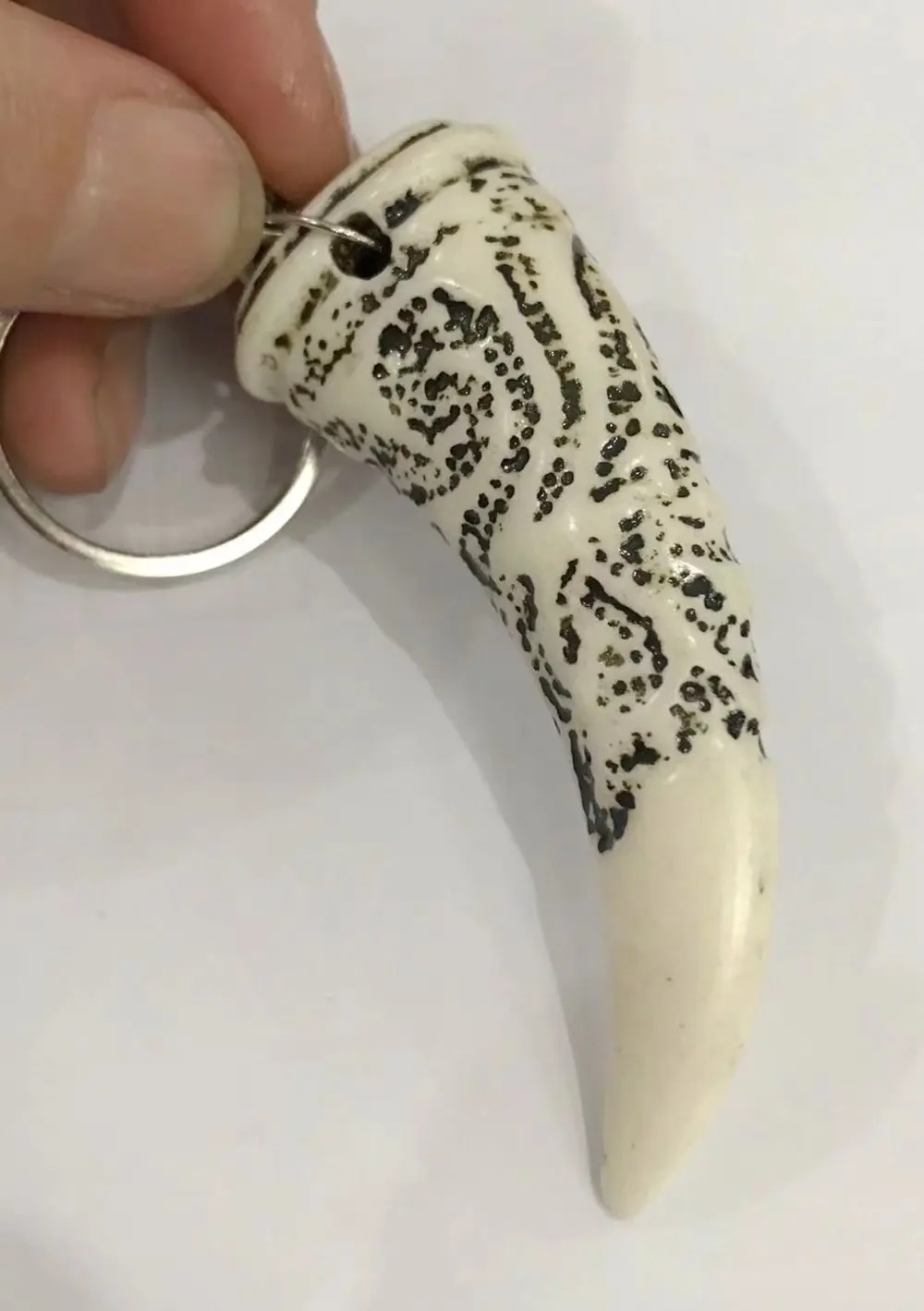 

12 pcs Vintage keychain Dragon Retro Jewelry Tribal style Imitation Yak Bone key ring Amulet ym