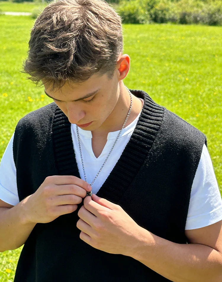 

Sweater Vests Mens Waistcoats Side-Slit Boys Streetwear Cool 2025 New V Neck Handsome Simple Warm BF Sleeveless Stylish Tops Ins