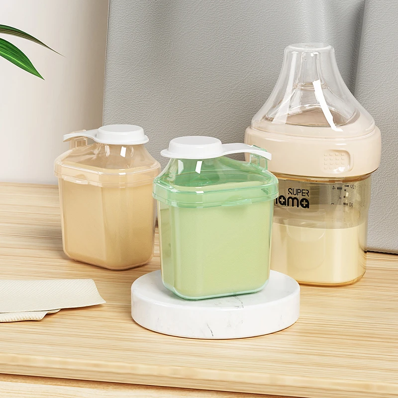 

Mini portable baby food storage box, essential for storing baby food, travel cartoon mini portable snack dispenser