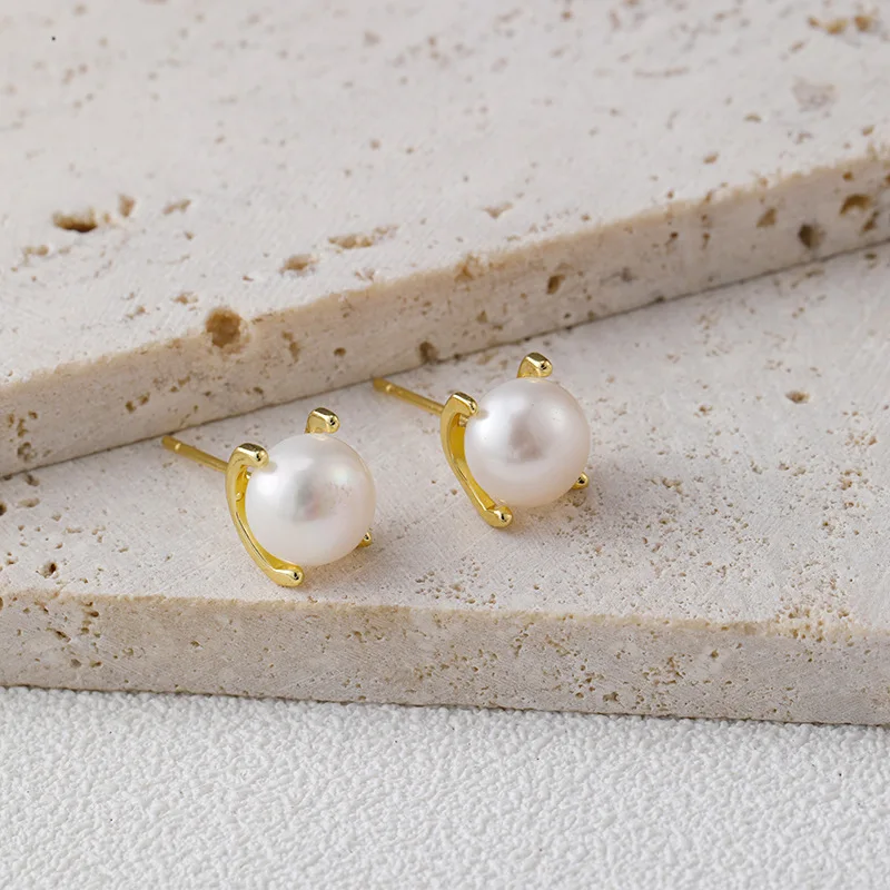 Natural Freshwater Pearl Commuter Light Luxury Small Fresh Earrings Retro Simple Earrings for Women Classic Statement Ear Craft