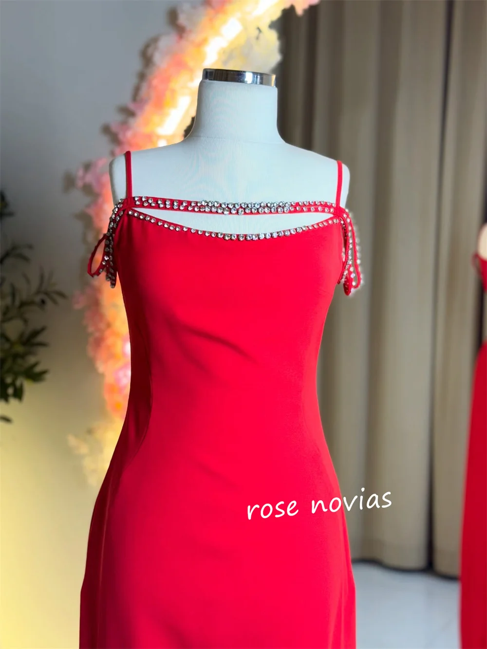 Gaun Midi Lurus Tali Spaghetti Berlian Imitasi Jersey Kustom Acara Dipesan Lebih Dahulu Pesta Kualitas Tinggi Elegan Sederhana