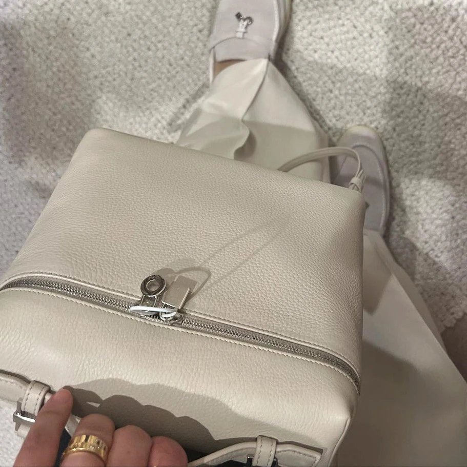 2023 Chic Street Style Travel Backpack Women Luxury Designer Soft Full Grain Leather L23.5 Shoulder Bag Summer Brand LP Handbag