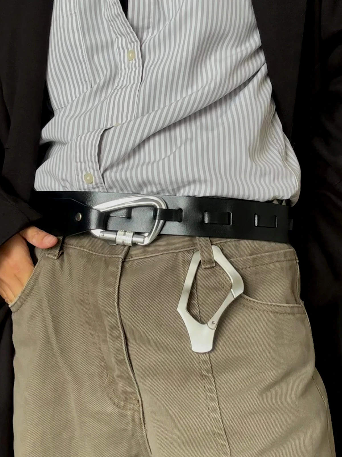 Future Sensation Multi-Functional Geometric Metal Bule Climbing Qui Hang Keychain Neutral Versatile Belt Bule