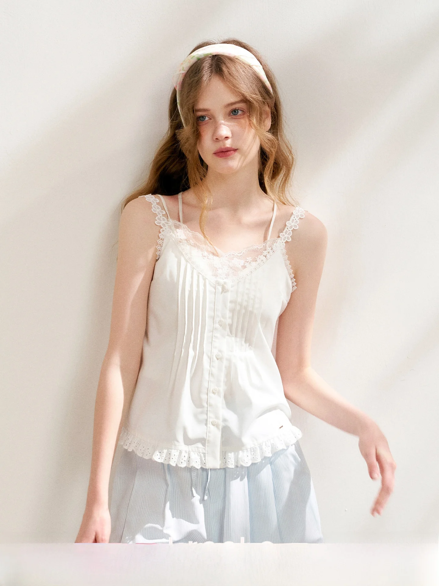 

Kroche French Holiday Five-Petal Flower Lace Trim Lazy V-Ne Strap Top Women's Sweet Sle Loose Fit Polyester Blend Summer ...