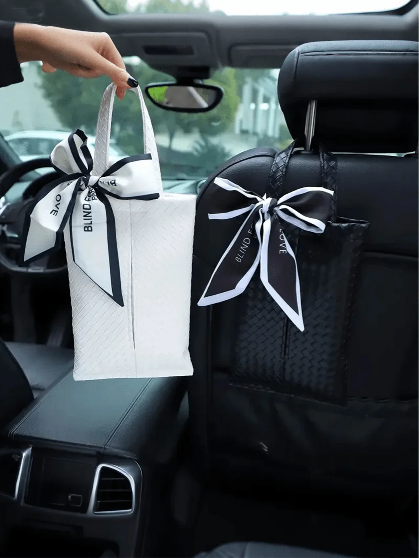 

Luxury Woven PU Leather Car Tissue Box - Multifunctional Headrest Dispenser with Elegant Bow, Cream & Black Pattern