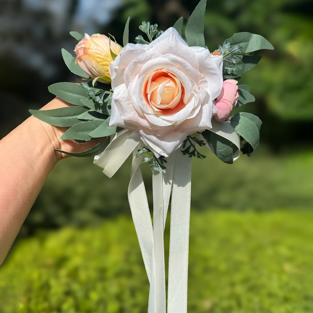Weiße Rosen Rustikale Hochzeitsauto-Dekoration, Mit Künstlichen Eukalyptusblättern und Elfenbeinfarbenem Satinband, für Hochzeitsstuhl-Dekoration – Detail 8